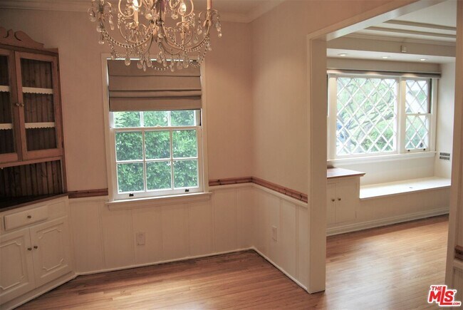Building Photo - 4653 Farmdale Ave