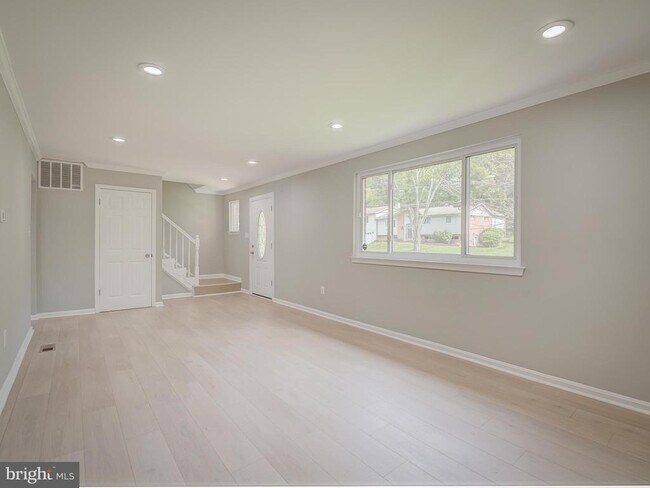 Building Photo - 6812 Landor Ln