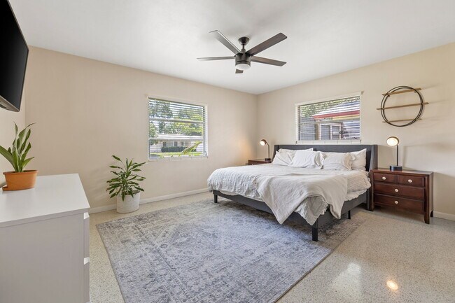 Building Photo - 1501 San Helen Dr