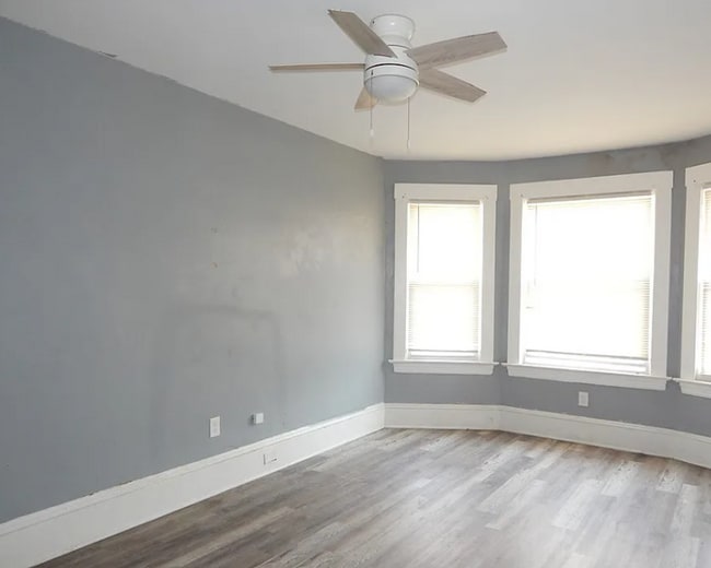 Building Photo - 10805 Hull Ave