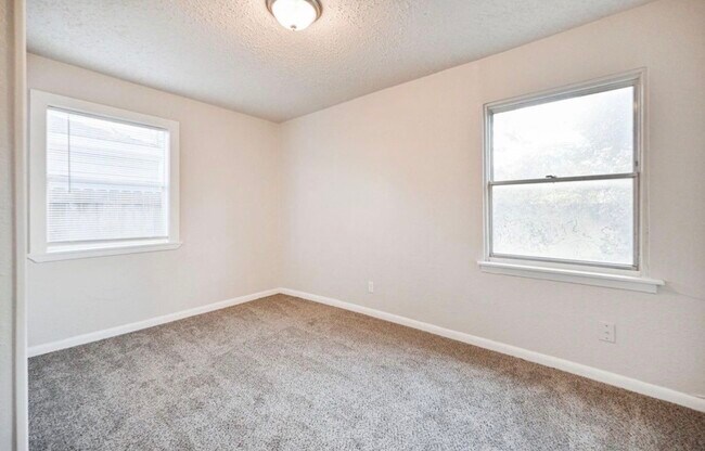 Building Photo - 9306 Chesterfield Dr