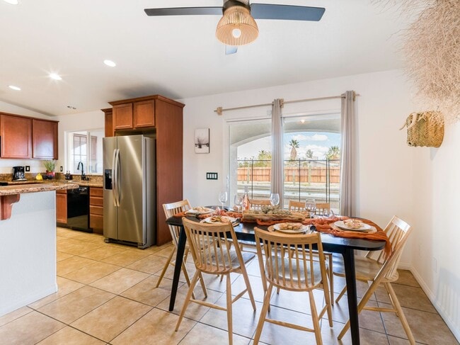 Building Photo - Spacious 4 Bedroom 2 Bathroom Home With A Pool