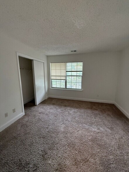 Building Photo - 530 Davina Ct