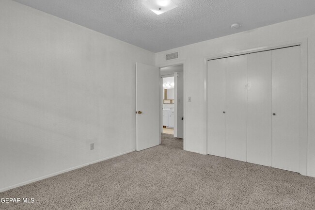 Building Photo - 10537 Gran Cima Ln