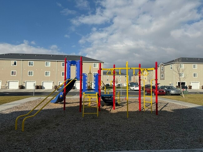 Building Photo - 96 670 N