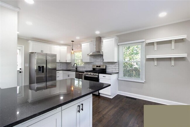 Building Photo - 626 Burbank Cir