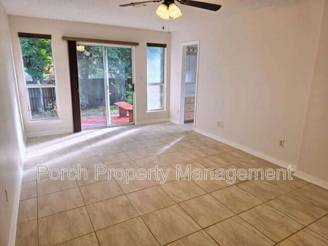 Building Photo - 303 Shoreline Dr