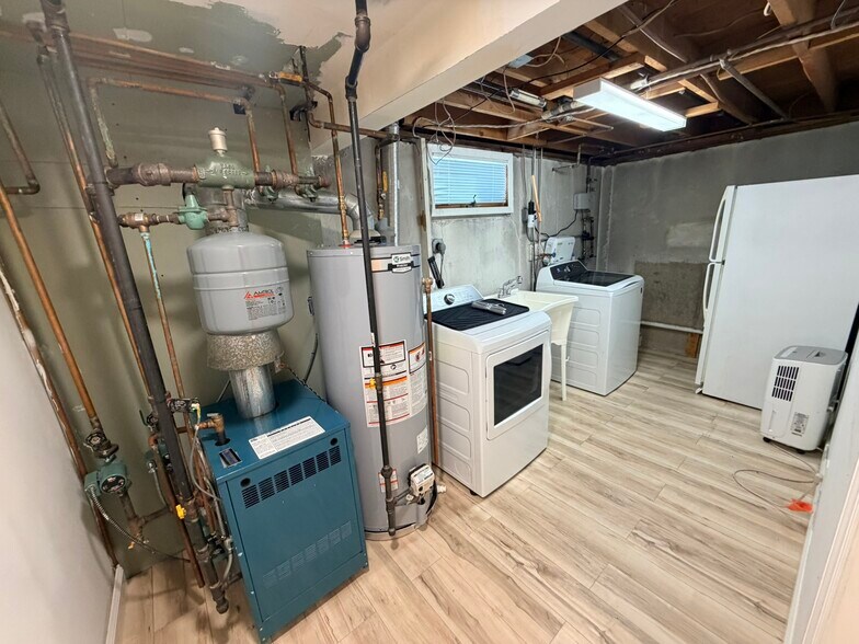 Building Photo - 2002 City Ave