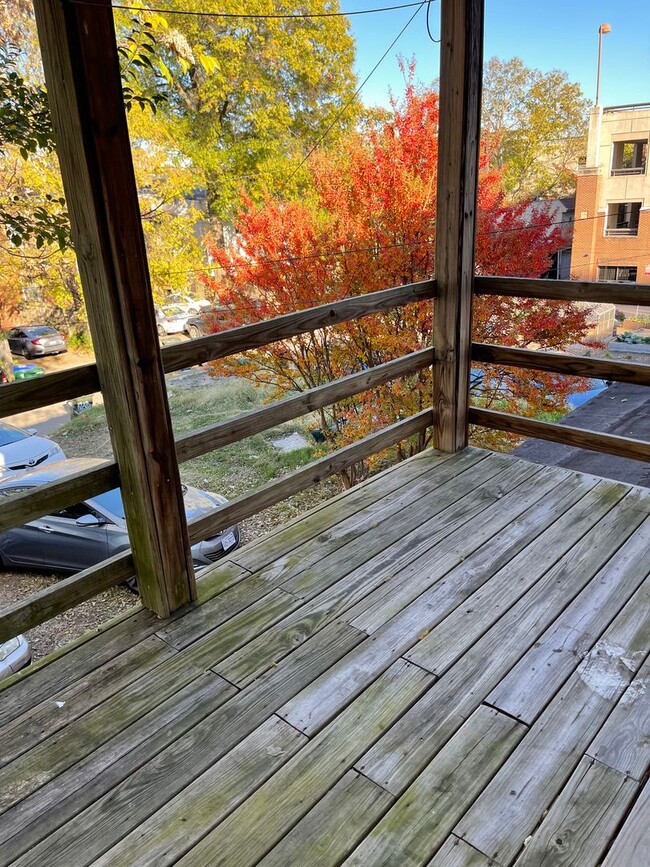 Building Photo - Large 3 bdrm/1 bath Home Within Walking Distance to VCU!