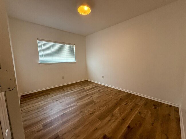 Building Photo - 1148 Apollo Cir