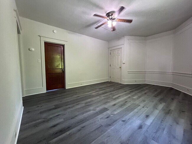 Building Photo - 412 Chestnut St