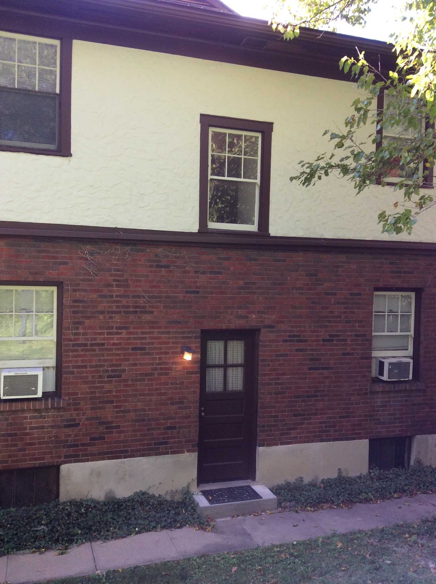 Building Photo - 1070 Delta Ave