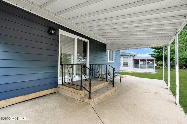 Building Photo - 24 Liberta Dr