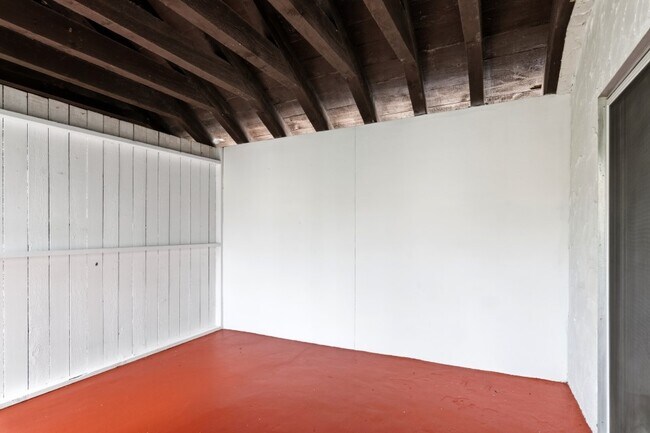 Building Photo - 2744 Briarhurst Dr