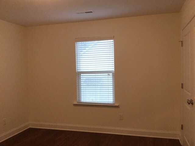 Building Photo - 3021 Greenmont Cir