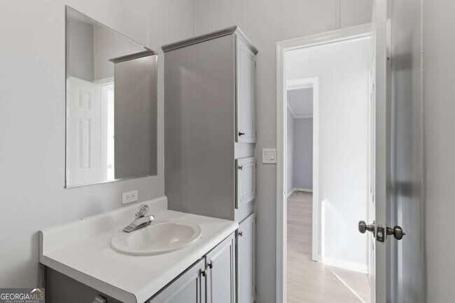 Building Photo - 5320 Long Branch Rd