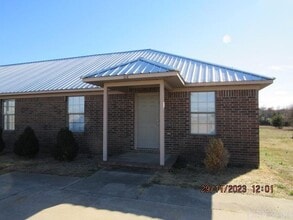 Building Photo - 11 Alexis Ln