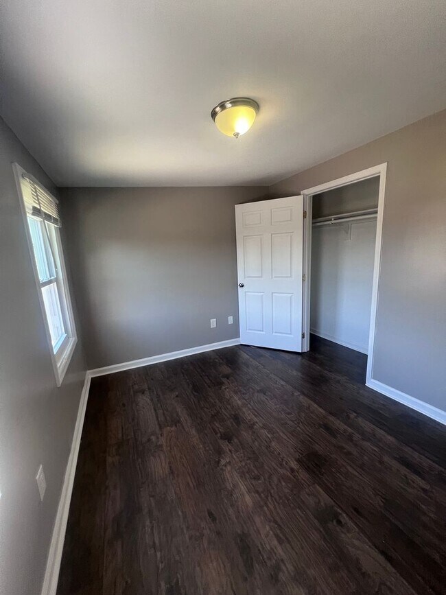 Building Photo - 508 N Montford Ave