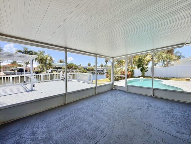 Building Photo - 8718 Thornwood Ln