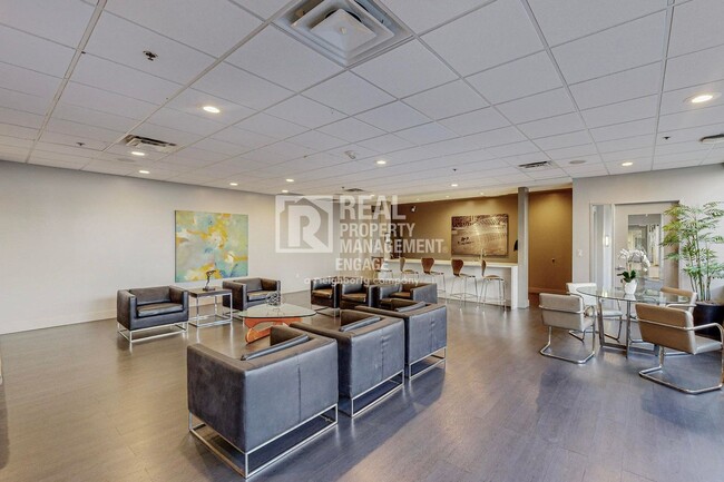 Building Photo - 2 Bedroom Condo Available for Rent in the ...