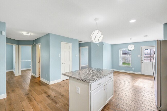 Building Photo - 6310 Macquarie Dr