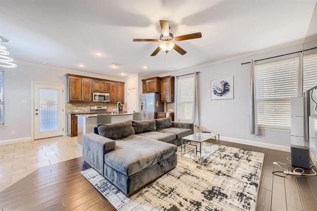 Building Photo - 5035 Venecia Way