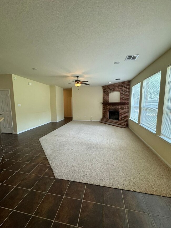 Building Photo - Beautiful 2 Story 4 Bdrm 2.5 Bath With a Loft