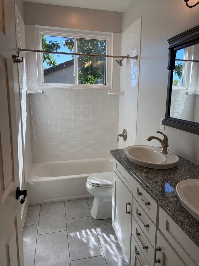 Building Photo - Beautifully remodeled 3 Bdrm+Master retrea...