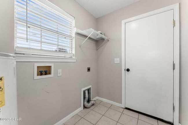 Building Photo - Beautiful Home w/ Modern Upgrades on Half an Acre – Ideal for Long-Term Rental!