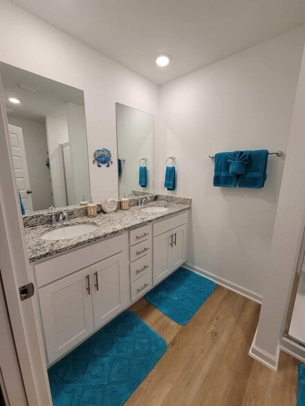 Master bathroom - 4209 Lost Bay Dr