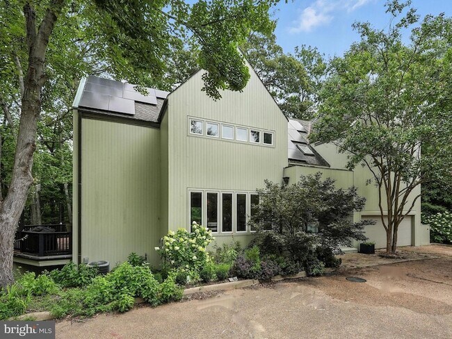 Building Photo - 6702 Oregon Ave NW