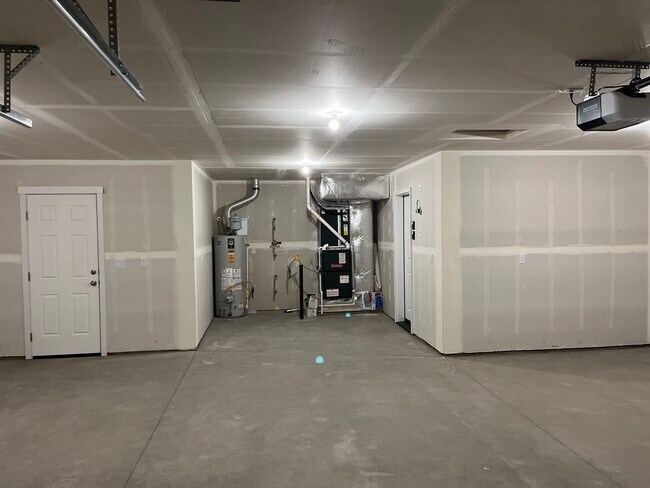 Building Photo - Never Lived in Brand New 4 bedroom 2 bathroom Home in Middleton.