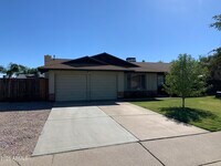 Building Photo - 3011 W Campo Bello Dr