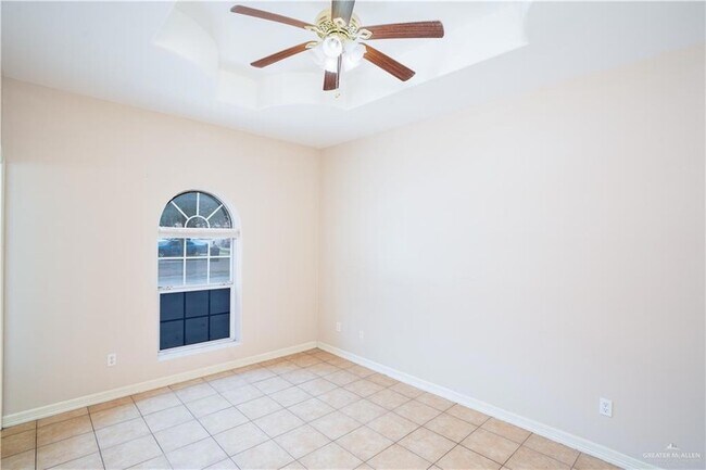 Building Photo - 604 Buena Vista Dr