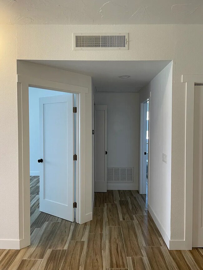 Building Photo - 17161 Alva Rd