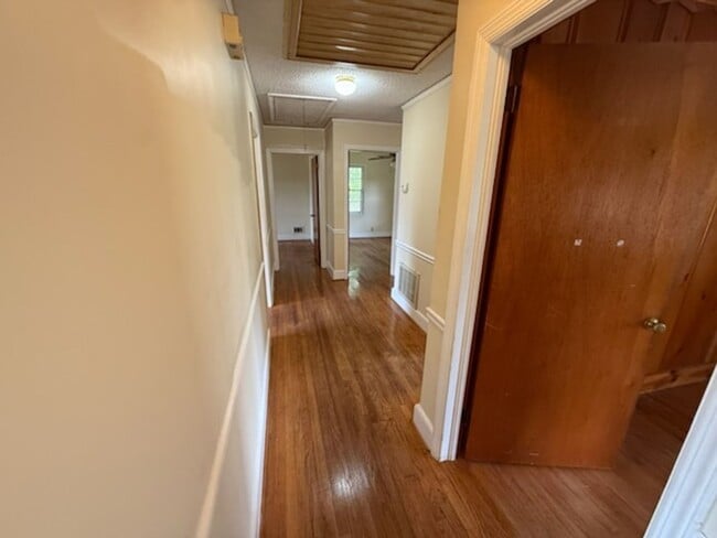 Building Photo - 1235 Evergreen Avenue