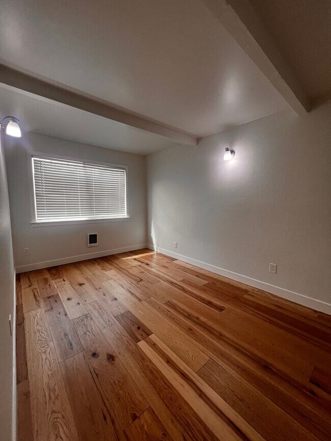 Building Photo - 2 bedroom 2 bath in Concord