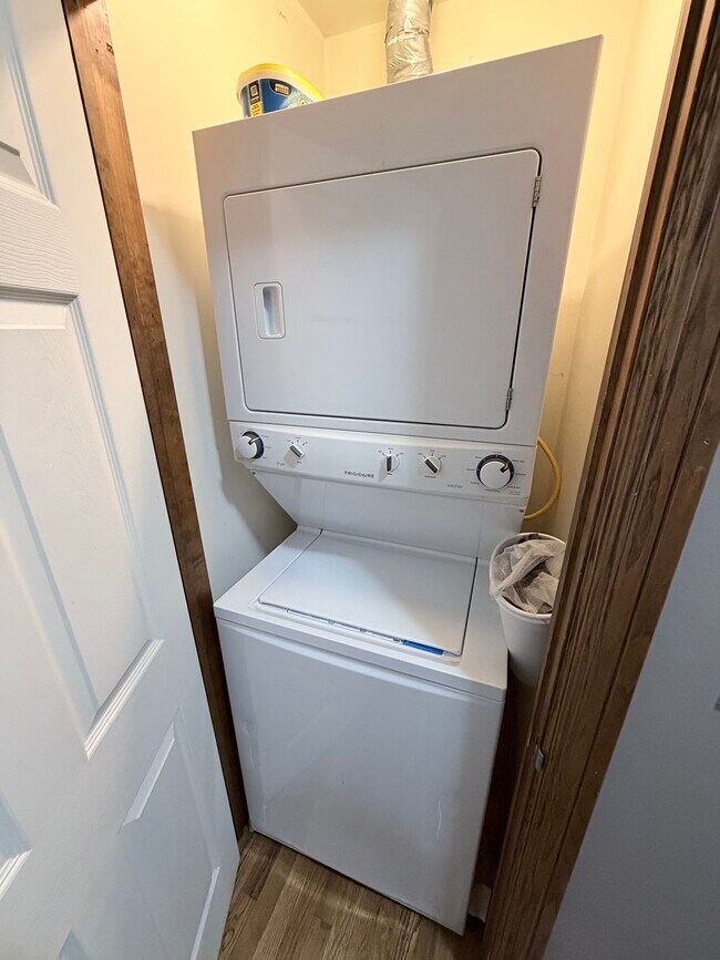 Building Photo - 35 S Monroe St