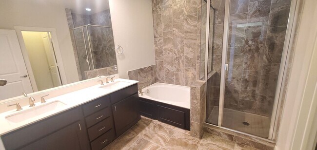 Building Photo - Energy Efficient Urban Townhome w/ Open Floorplan, Gourmet Kitchen, Rooftop Patio, & Exall Park N...