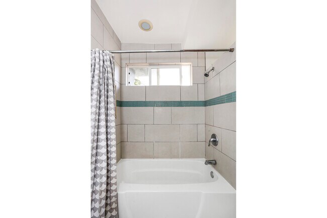 Building Photo - 230 N Bonnie Brae St