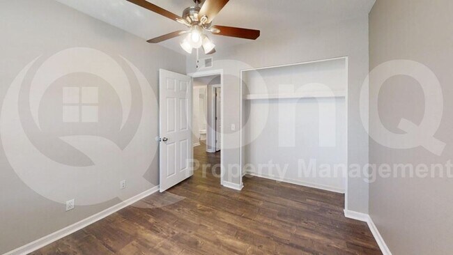 Building Photo - 470 E Juanita Ave