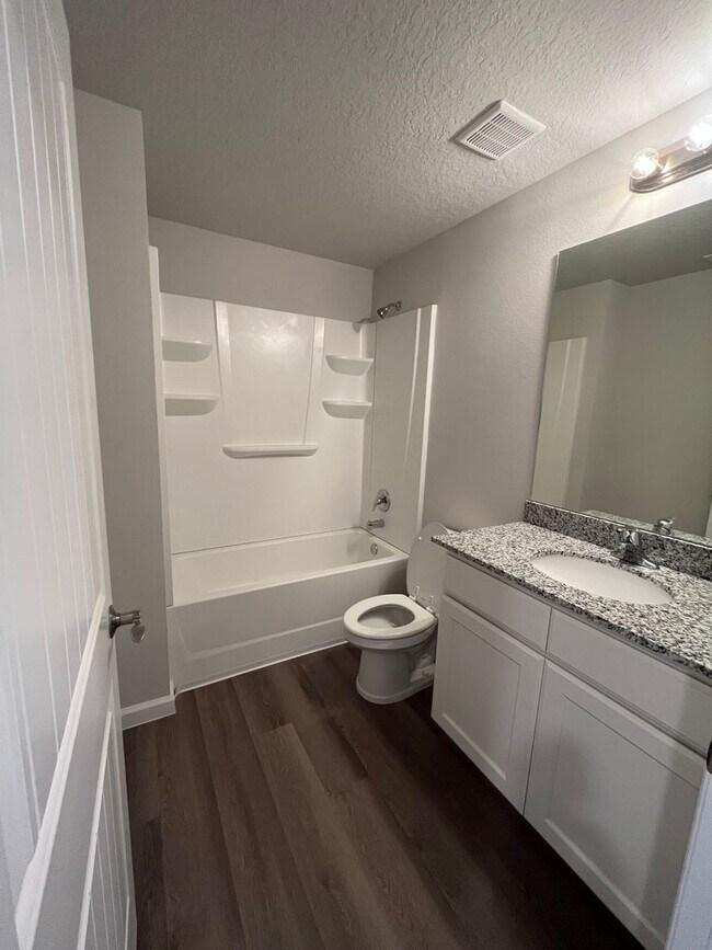 Building Photo - Beautiful 4 Bedroom Home with Huge yard!