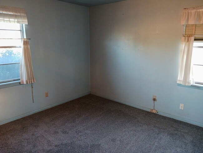 Building Photo - 1208 E 56th St