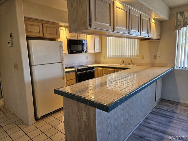 Building Photo - 2022 Merrill Ln