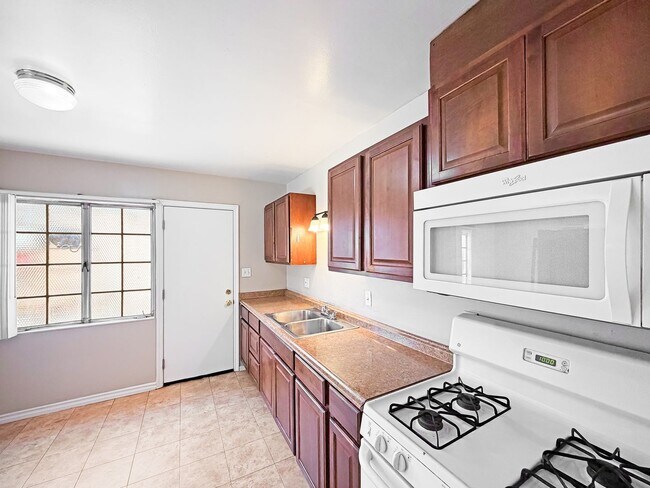 Building Photo - SD: 3BD/1.5BA Apartment in Normal Heights with Reserved Parking