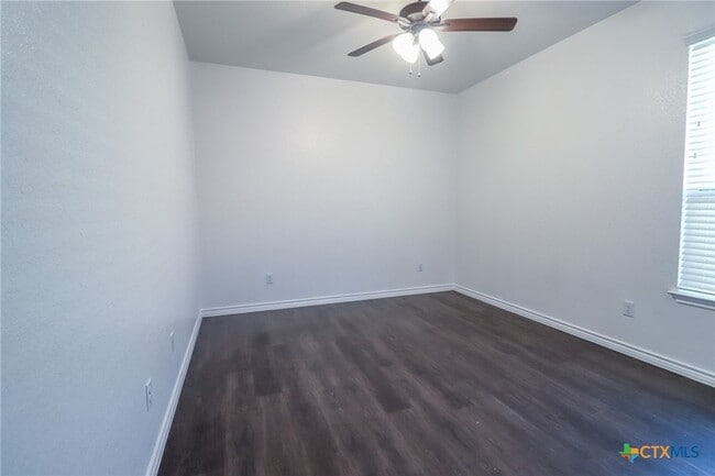 Building Photo - 5005 Rose Gdn Lp