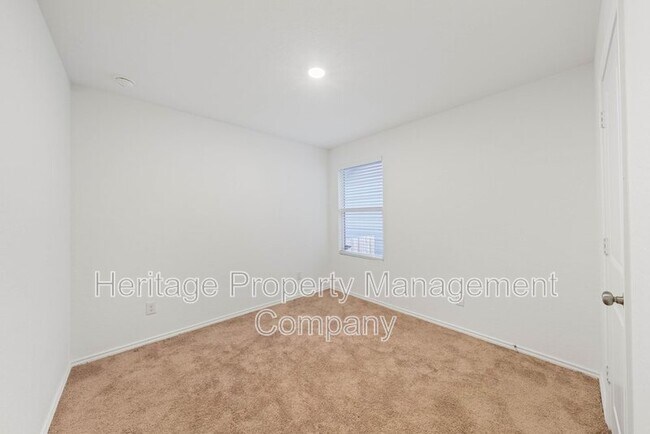 Building Photo - 140 Wood Moss Dr