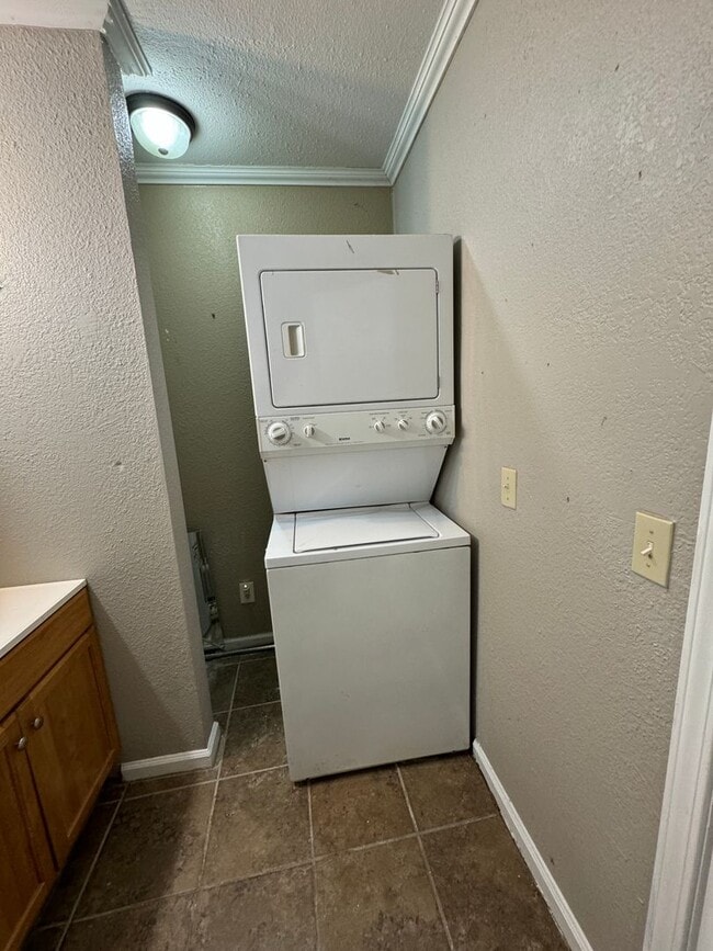 Building Photo - 1 Bed / 1 Bath in Bono Available Now