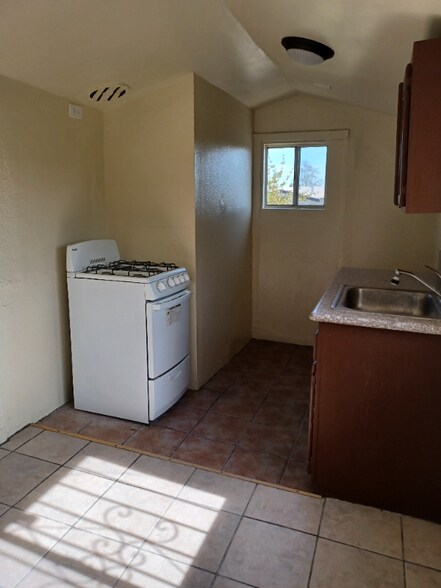 Building Photo - 1251 E 59th Pl