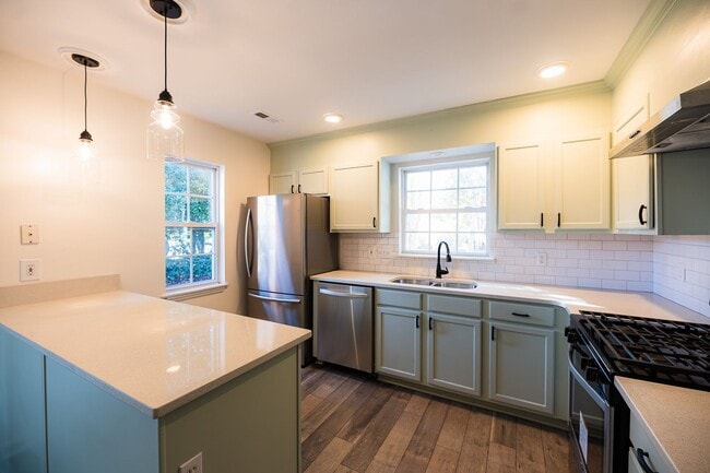 Building Photo - Beautifully updated 2-bedroom 2-bathroom townhome in NW Greensboro.